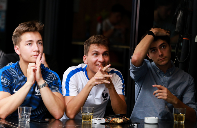 Khách Tây ở Sài Gòn cuồng nhiệt cổ vũ World Cup khach tay o sai gon cuong nhiet co vu world cup