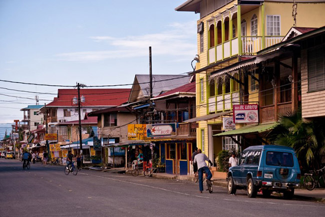 cac cau thu panama dang gom tren san co nhung que huong ho lai dep thanh binh the nay