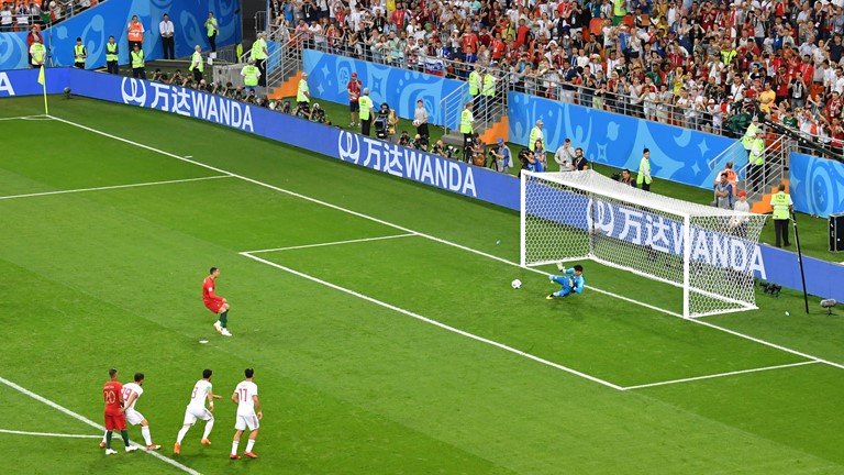 sau messi ronaldo bi che anh hai huoc vi sut hong penalty