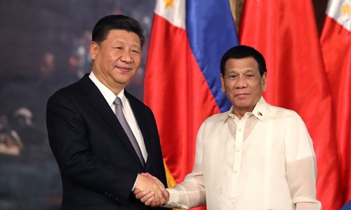 nghi si philippines keu goi duterte ha cap quan he ngoai giao voi trung quoc