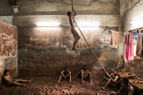 Đô vật bùn Kushti của Ấn Độ: Nhịn dục, khổ luyện để đổi đời do vat bun kushti cua an do nhi n du c kho luyen de do i do i