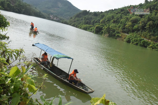 mac bien cam dan ha long dua nhau tam tai bai tu phat mua nong