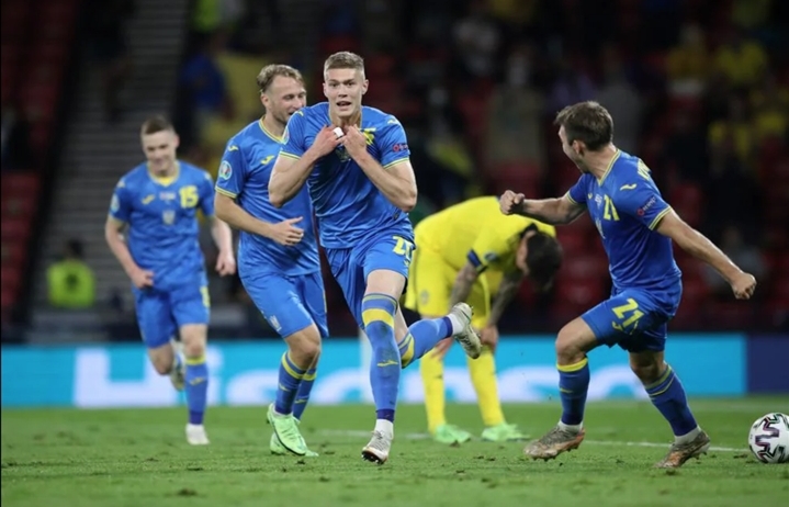 Hạ Thuỵ Điển ở phút 120, Ukraine lần đầu tiên trong lịch sử vào tứ kết EURO