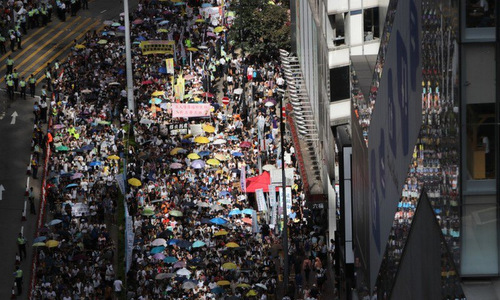 hang nghin nguoi bieu tinh ung ho dan chu o hong kong