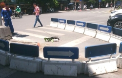 Hố sụt sâu 3 mét xuất hiện trên đường phố Hà Nội