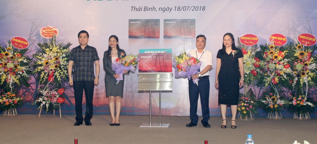 ra mat the dong thuong hieu abbank evnnpc pc thai binh