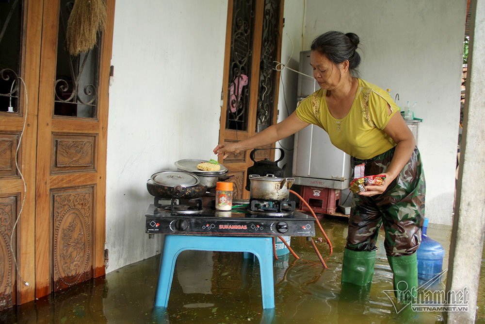 lut lich su o chuong my ho tong lon chay khoi bien nuoc