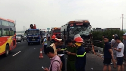 5 xe om voi tien nguoi di sai duong tren cao toc phap van