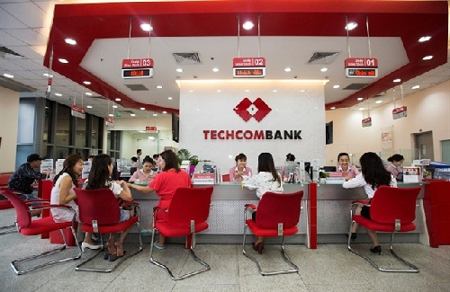 techcombank lai 5700 ty dong trong 6 thang