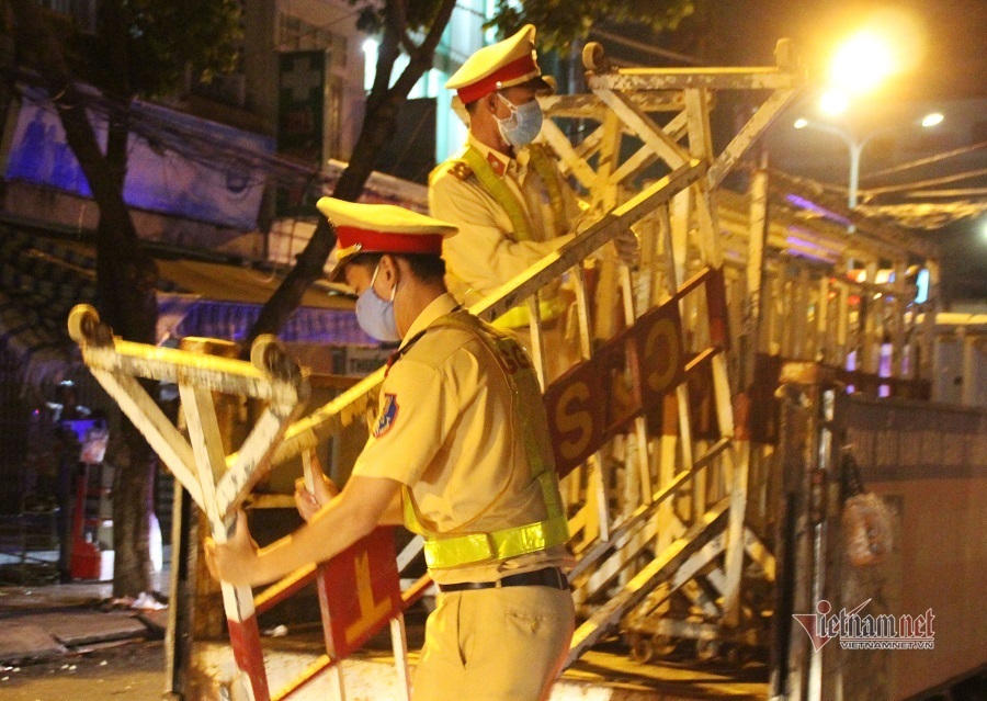 dung barie phong toa nhieu tuyen duong quanh 2 benh vien da nang