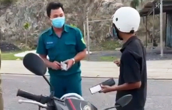 Chủ tịch TP Nha Trang xin lỗi người bị PCT phường giữ xe khi đi mua bánh mì