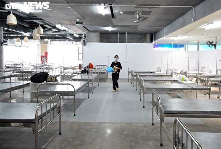 TP.HCM: Những bệnh nhân COVID-19 đầu tiên nhập viện dã chiến Thuận Kiều Plaza - 12