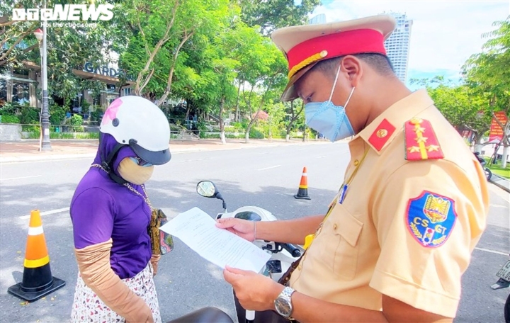 Từ 18h ngày 31/7, người Đà Nẵng ra đường phải có Giấy đi đường đúng mẫu - 1