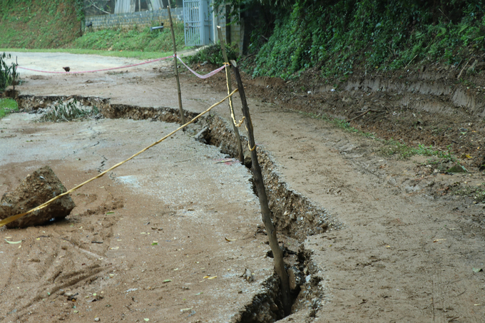 hoa binh di dan khan cap vung ha luu thuy dien