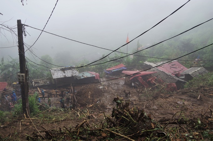 bo doi dam mua dung nha sap tim nguoi mat tich o lai chau