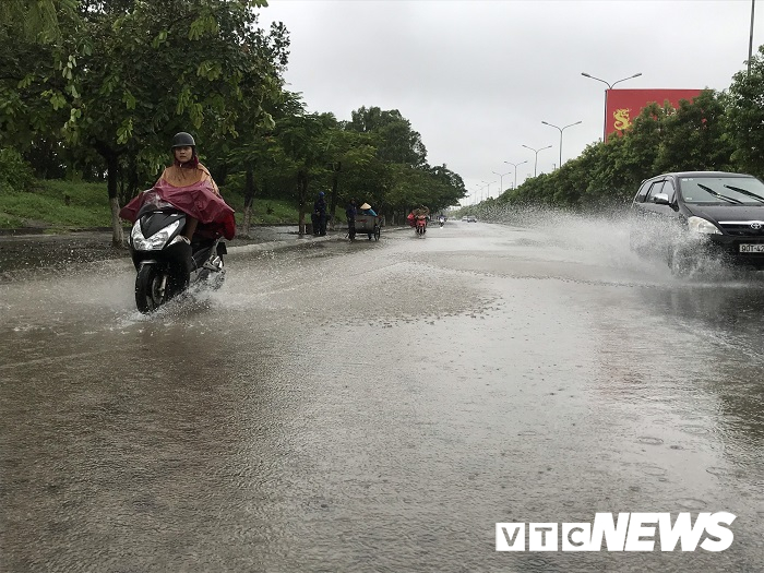 ap thap nhiet doi gay mua lon pho hai phong bien thanh song