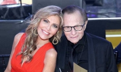 MC Larry King ly dị lần tám