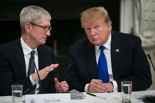 donald trump khen tim cook