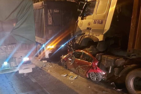 xe container chom len noc o to can 3 nguoi tu vong o ha noi