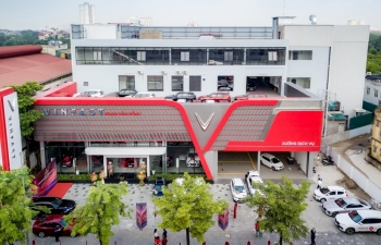Khám phá showroom VinFast mới rộng 2.000m2 tại Hà Nội
