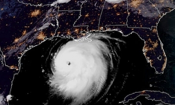 Siêu bão Laura đi vào miền Nam nước Mỹ với sức gió hơn 240 km/h