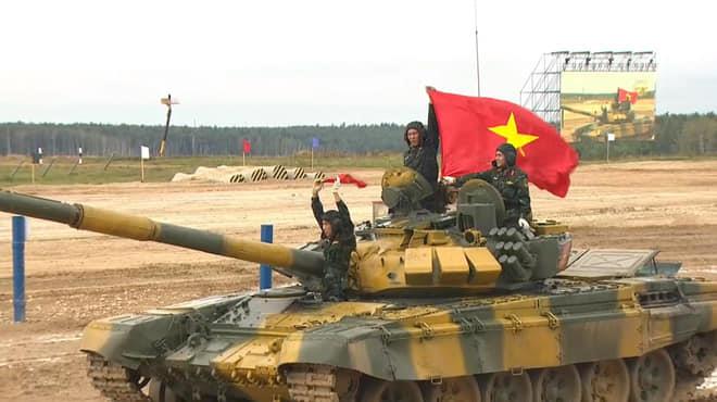 Việt Nam chiến thắng ngoạn mục, vươn lên đầu bảng vòng loại đua xe tăng - 1