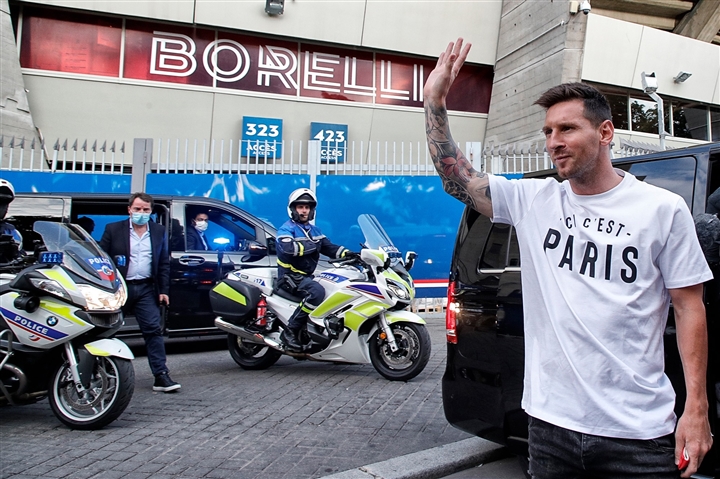 Hình ảnh đầu tiên Messi khoác áo PSG - 9