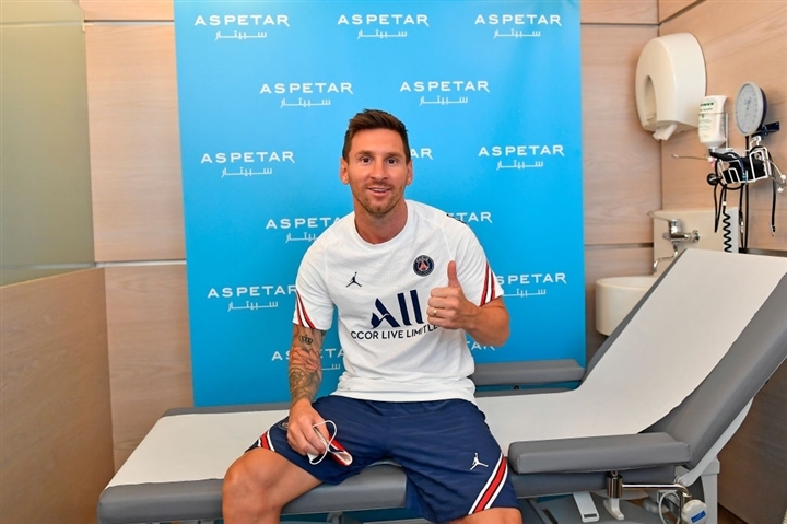 Hình ảnh đầu tiên Messi khoác áo PSG - 8