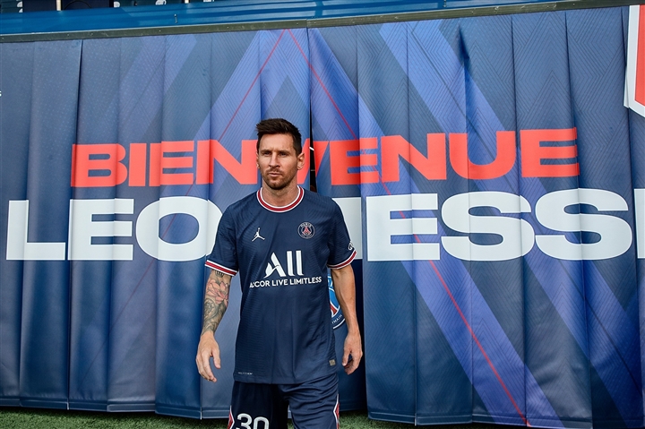 Hình ảnh đầu tiên Messi khoác áo PSG - 2