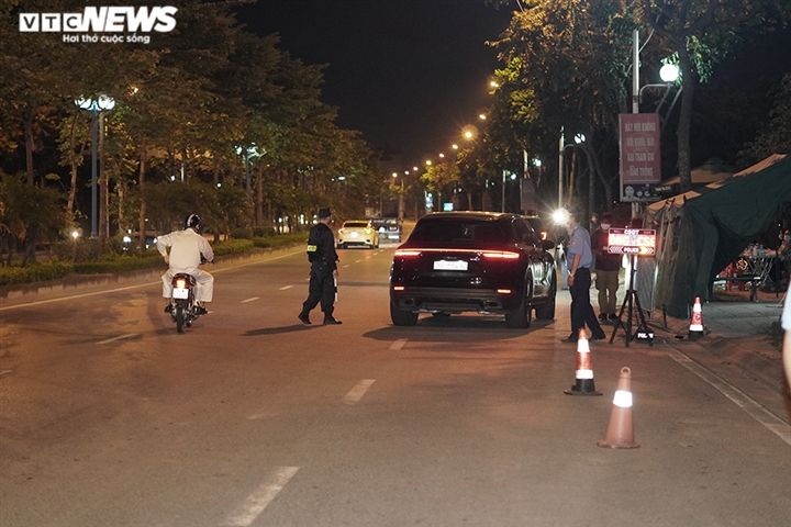 Ảnh: Chiến sĩ cảnh sát cơ động trắng đêm trực chốt ở cửa ngõ Thủ đô - 3