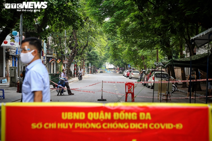 Hà Nội: Tiếp tế lương thực cho gần 500 nhân khẩu bị phong toả ở phường Văn Miếu - 12