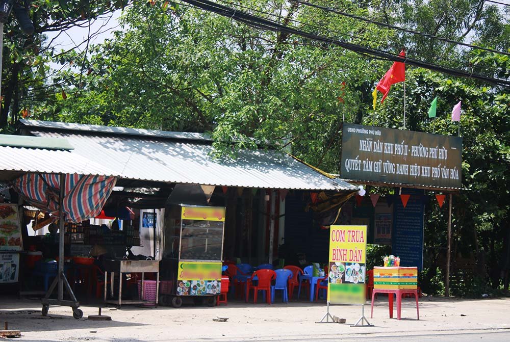 15 nam hoang tan khu cho 2000 m2 chi 10 tieu thuong dam den kiem song