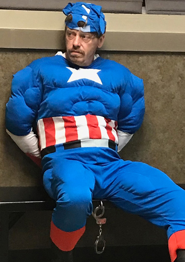 dao chich dong vai captain america