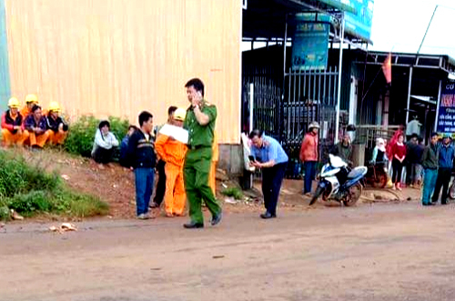 hai nu sinh bi dien giat chet tren duong