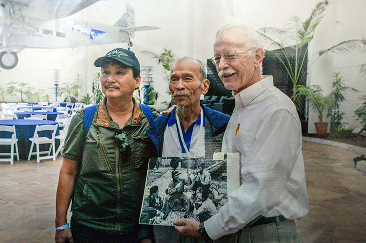 phi cong nguyen van bay nguoi anh hung chan dat