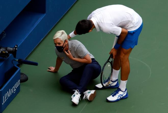Djokovic bị loại ở US Open: Nạn nhân của 1 âm mưu hay trả giá cho sự ngạo mạn? - 1