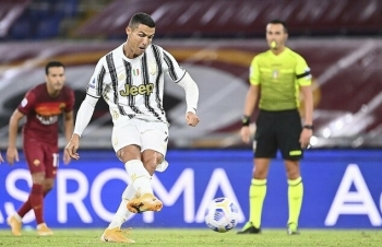 Ronaldo cứu Juventus, Messi tỏa sáng trong vai trò mới