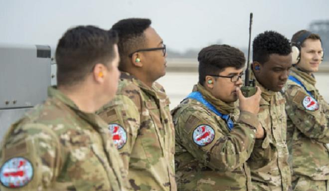 Điểm bất thường trên quân phục lính Mỹ khiến truyền thông Trung Quốc sục sôi - 2