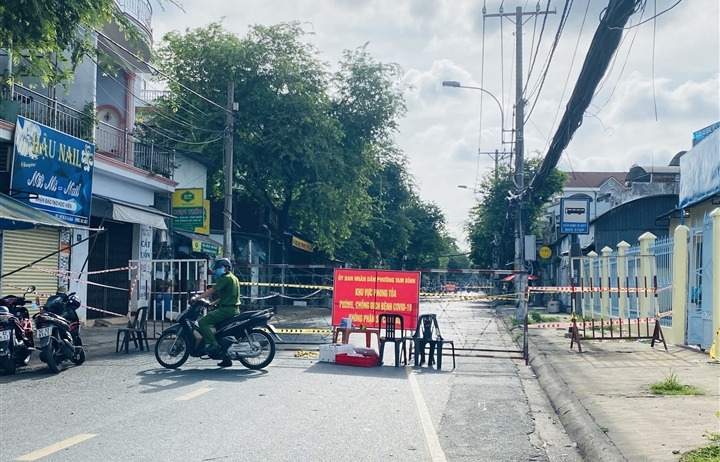 Vợ chồng tài xế đường dài mắc COVID-19, Quy Nhơn phong tỏa nhiều khu phố