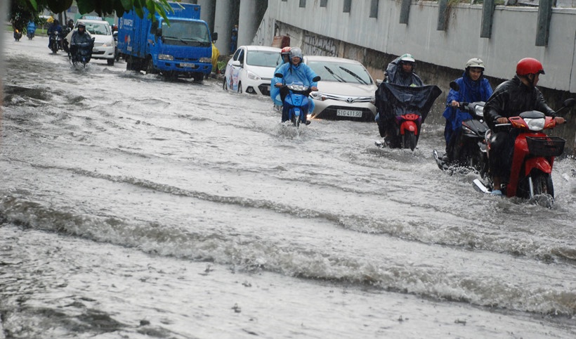 duong nguyen huu canh bat ngo ngap sau du sieu may bom no may