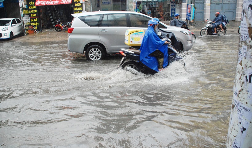 duong nguyen huu canh bat ngo ngap sau du sieu may bom no may