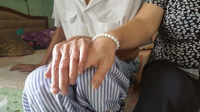 chuyen tinh tren can gac nho cua cap doi pho co