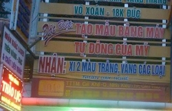 doi 100 usd bi phat 90 trieu tham tra hoan canh anh tho dien