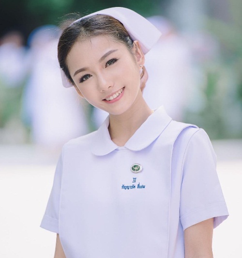 vi qua noi tieng nu y ta xinh dep nhat thai lan bi sa thai