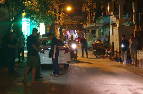 tai xe taxi bi ban thung bung sau va cham giao thong