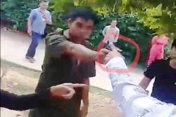 Phó công an xã ở Quảng Nam rút súng chĩa vào dân khi làm nhiệm vụ