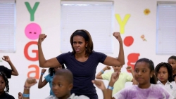 Michelle Obama truyền cảm hứng tập gym