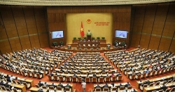 ban nuoc ban cho dan bo quen tre tren xe den chet vo cam den the la cung