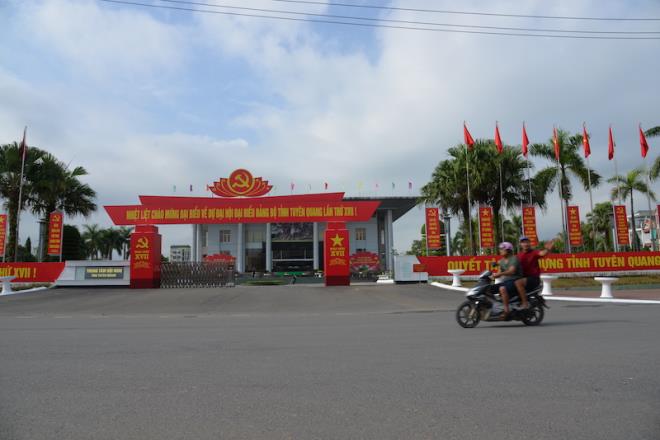 Dự chi 2,5 tỷ đồng may trang phục cho đại biểu: Tỉnh ủy Tuyên Quang lên tiếng - 1