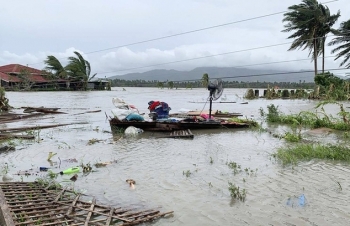 Bão Molave khiến 13 người Philippines mất tích